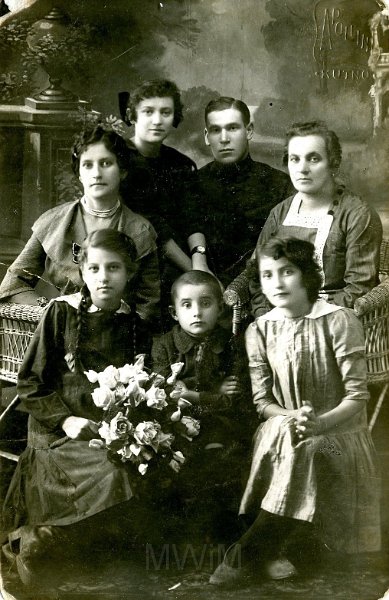 KKE 3883.jpg - Rodzina Świrskich. Od prawej: Janina Świrska, Marian Świrski i Jadwiga Świrska, lata 20-te XX wieku.